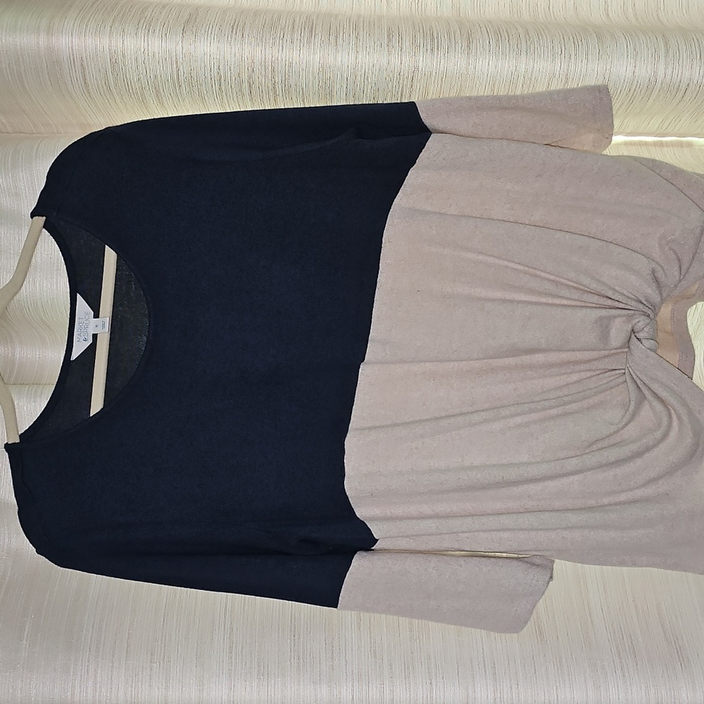 Market & Spruce Navy and Tan Blouse